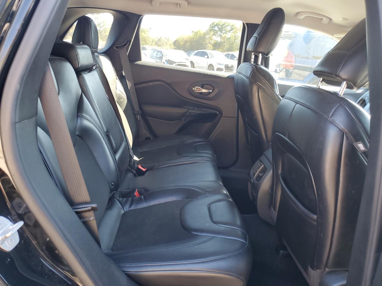 2019 Jeep Cherokee Latitude Plus VIN: 1C4PJMLB8KD415076 Lot: 85854285