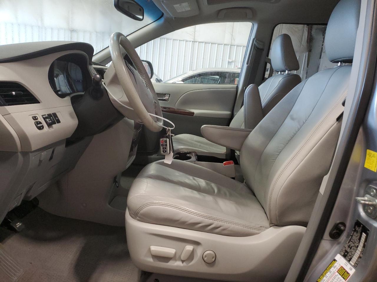 2011 Toyota Sienna Xle VIN: 5TDYK3DC9BS101542 Lot: 86266105