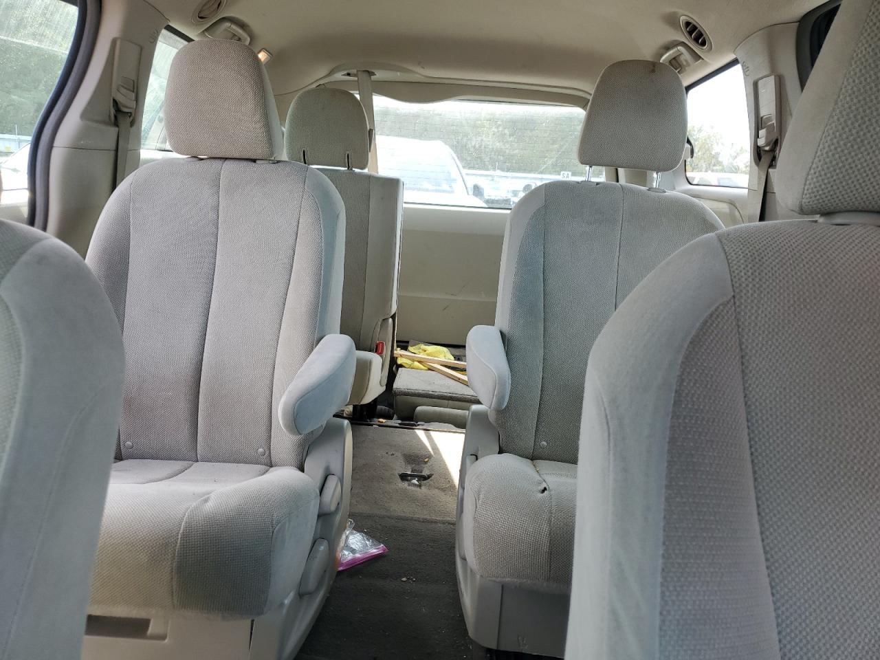 2011 Toyota Sienna Base VIN: 5TDKA3DC4BS008307 Lot: 84420245