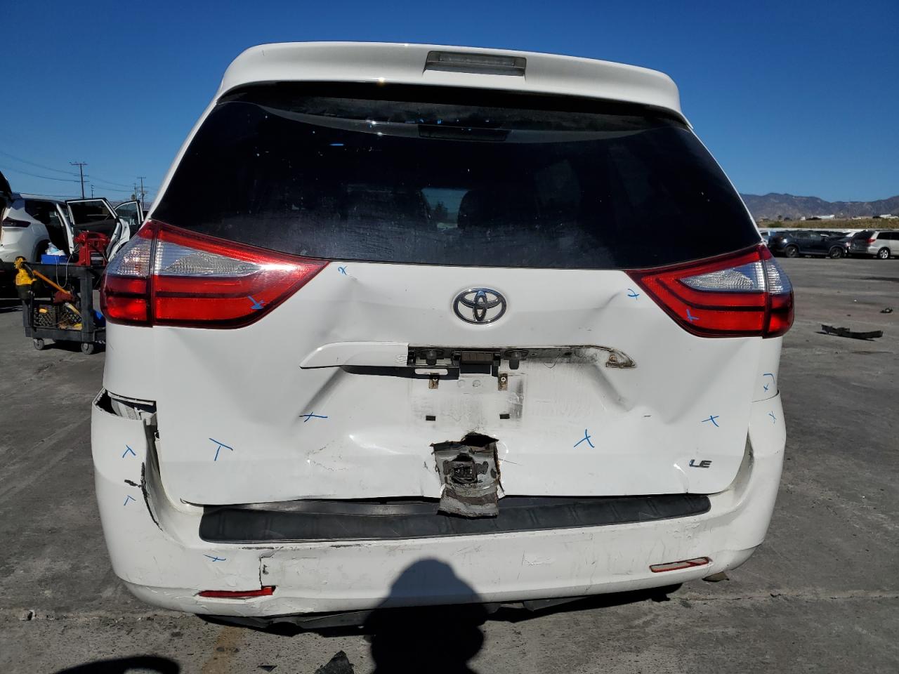 2017 Toyota Sienna Le VIN: 5TDKZ3DC4HS837640 Lot: 90667025