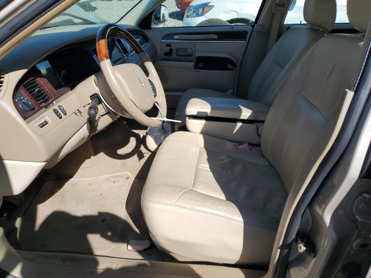 2008 Lincoln Town Car Signature Limited VIN: 2LNHM82W08X655694 Lot: 81953705