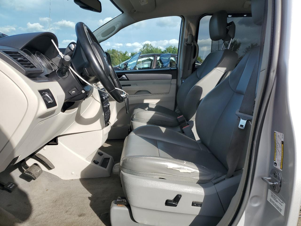 2011 Volkswagen Routan Se VIN: 2V4RW3DG0BR670838 Lot: 85723815