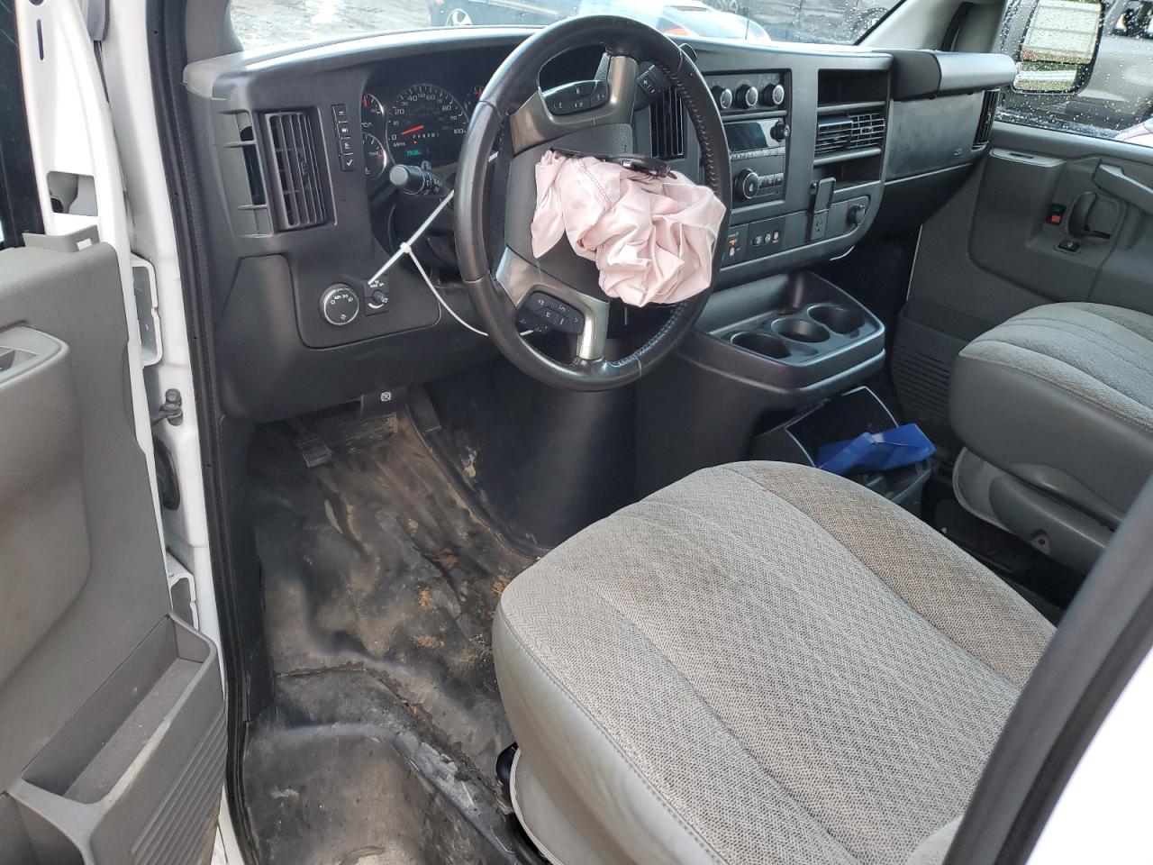 2017 Chevrolet Express G2500 VIN: 1GCWGAFF8H1120951 Lot: 82195555