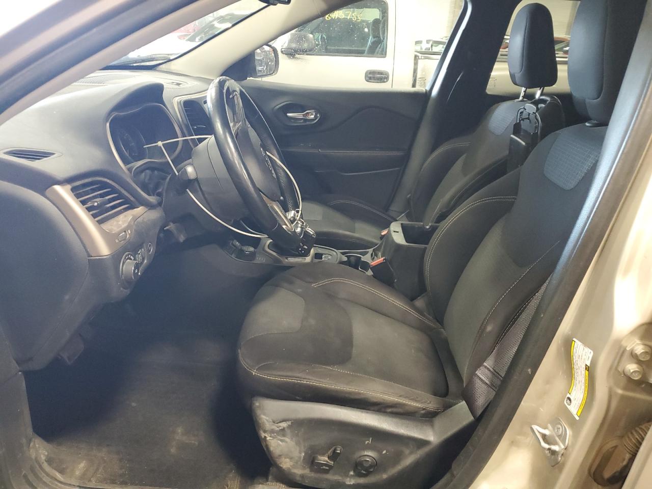 2015 Jeep Cherokee Latitude VIN: 1C4PJMCS1FW601536 Lot: 86132695