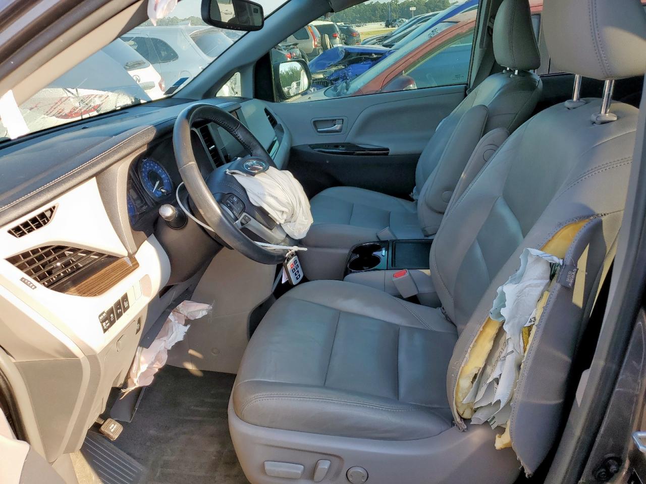 2017 Toyota Sienna Xle VIN: 5TDYZ3DC0HS800059 Lot: 84377995