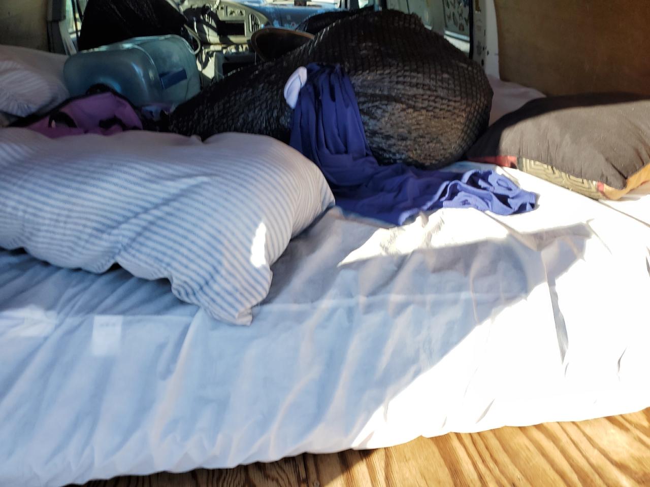 2000 Ford Econoline E150 Van VIN: 1FTRE14W9YHA26249 Lot: 86316985