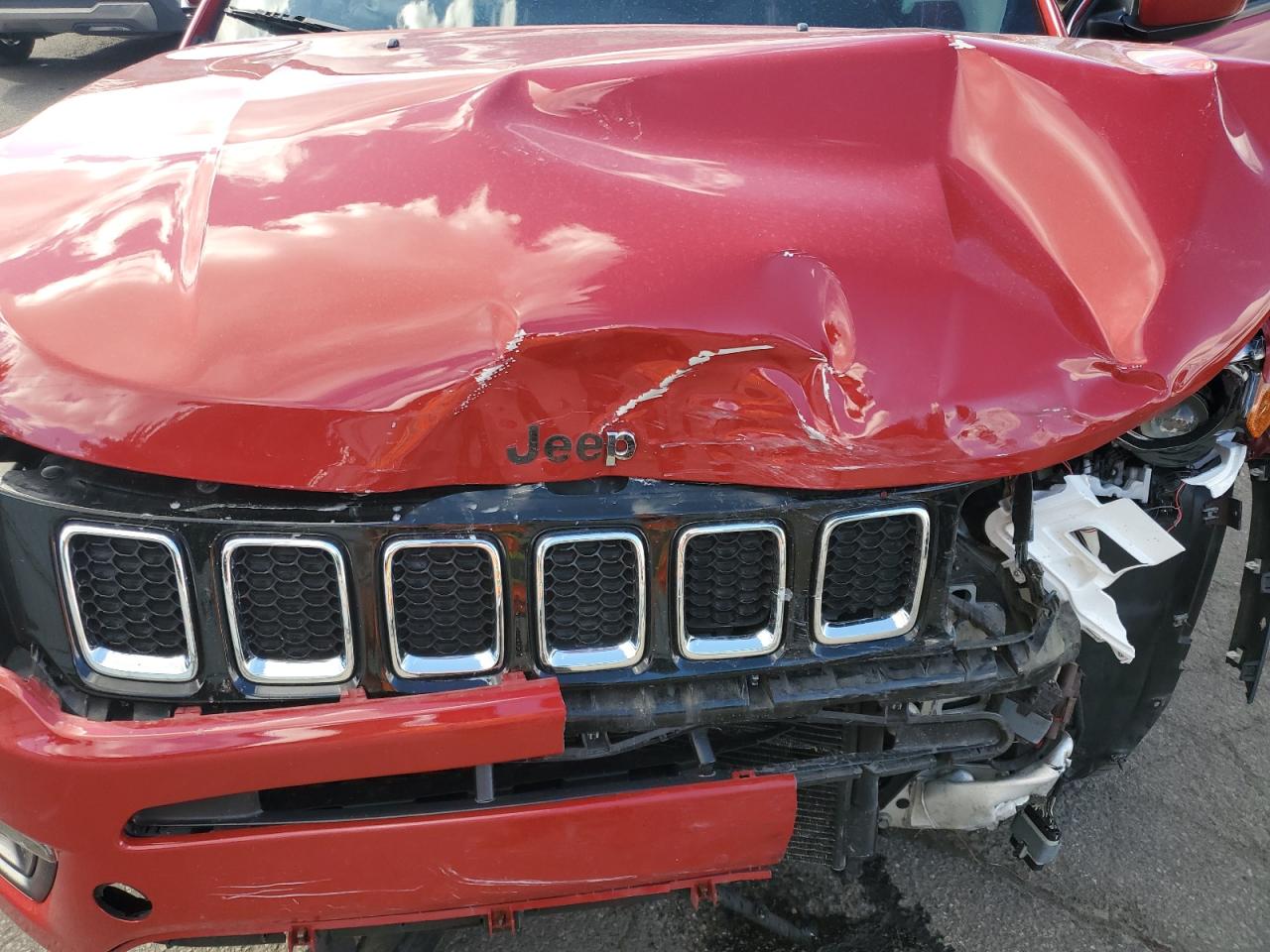 2018 Jeep Compass Latitude VIN: 3C4NJDBB8JT333530 Lot: 89522085