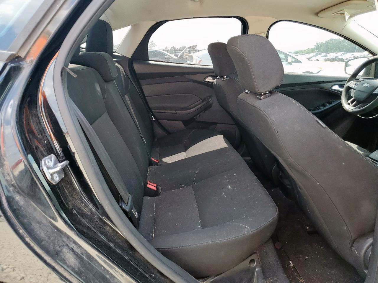 2016 Ford Focus Se VIN: 1FADP3F21GL225162 Lot: 84987305