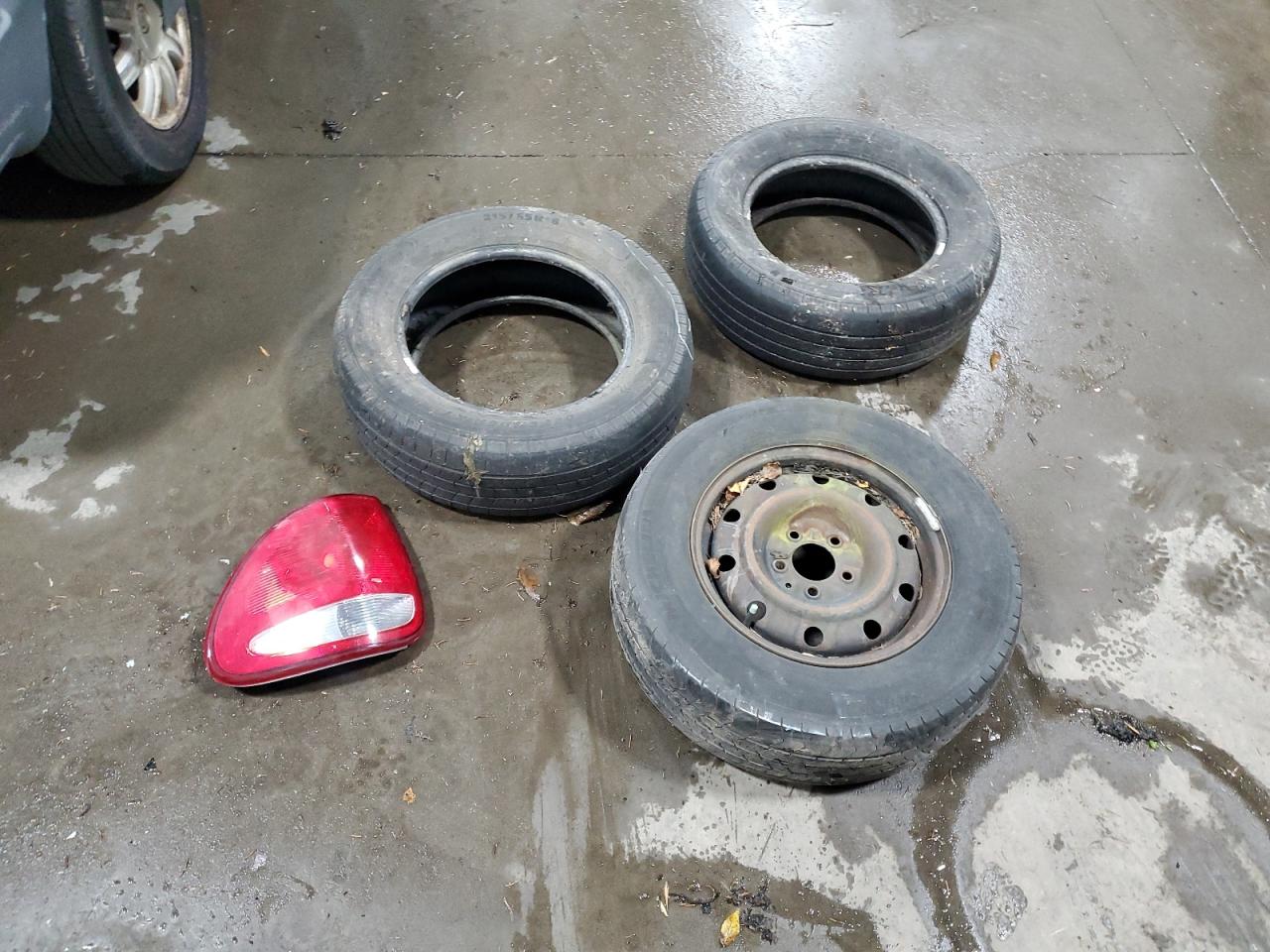 2005 Chrysler Town & Country Touring VIN: 2C4GP54L05R215807 Lot: 84770625