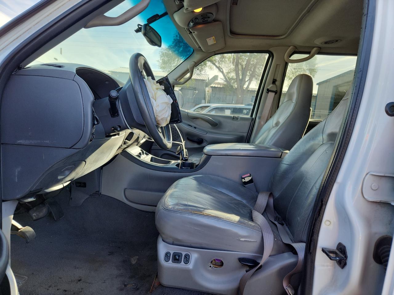 2001 Ford Expedition Xlt VIN: 1FMRU16W11LA05376 Lot: 90942475