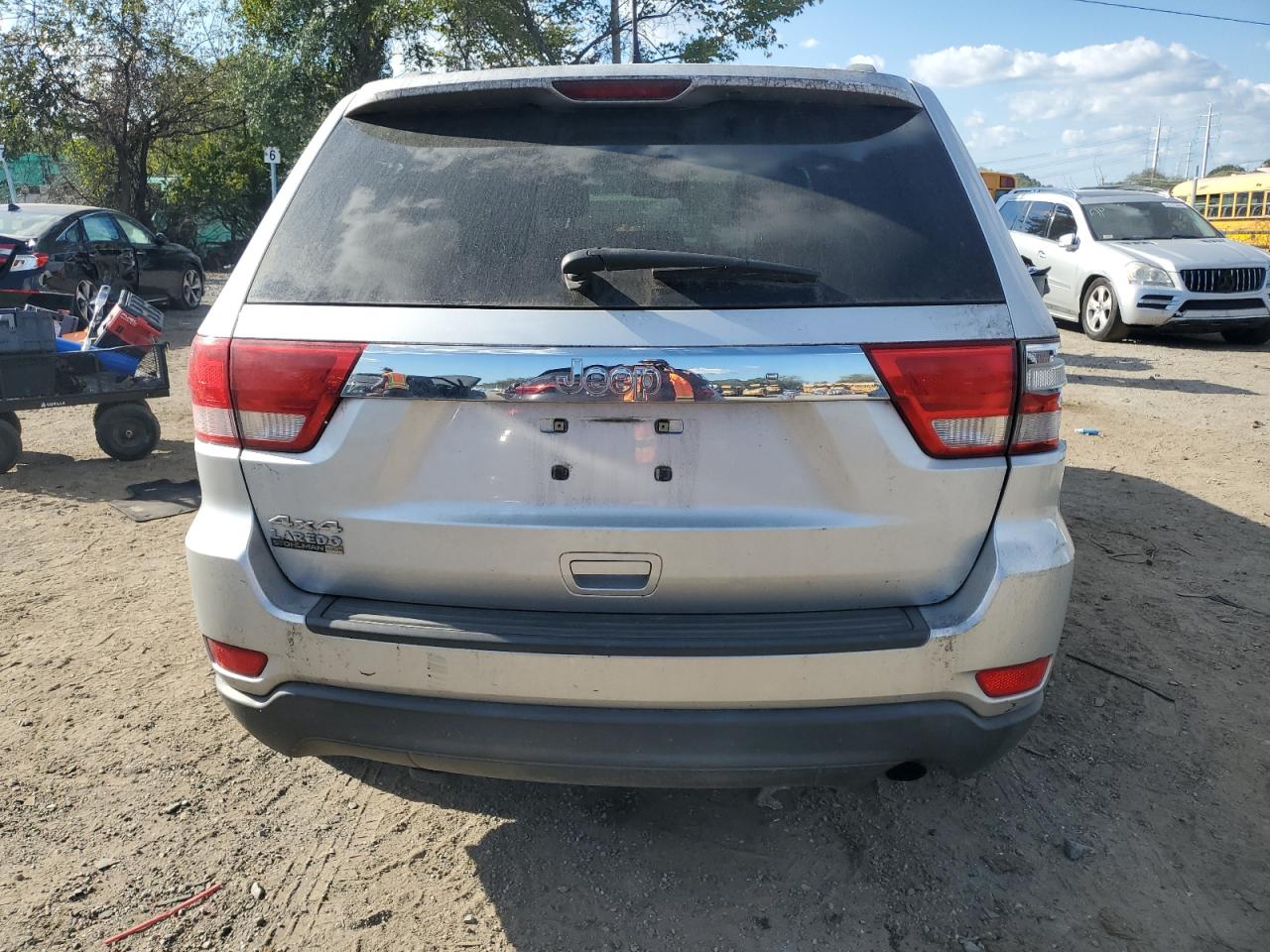 2011 Jeep Grand Cherokee Laredo VIN: 1J4RR4GG8BC555751 Lot: 82200015