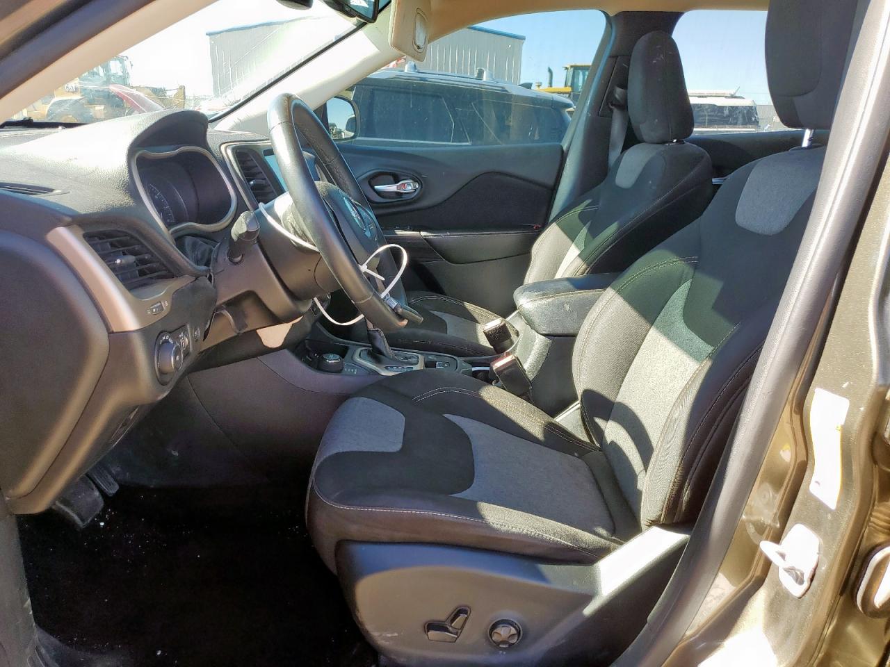 2014 Jeep Cherokee Latitude VIN: 1C4PJMCS3EW317727 Lot: 82783645