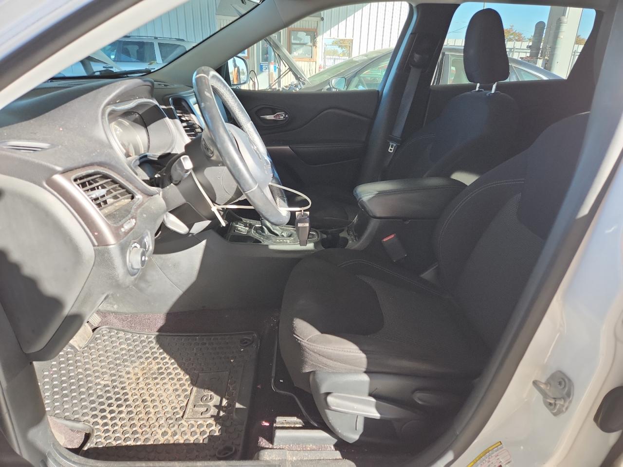 2019 Jeep Cherokee Latitude VIN: 1C4PJLCB9KD248317 Lot: 90329805