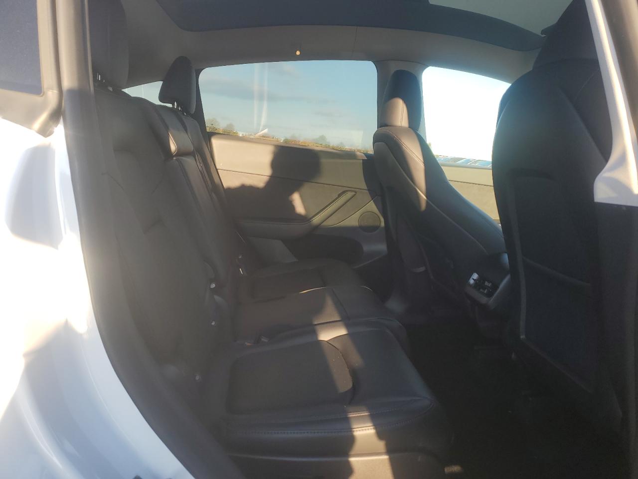 2024 Tesla Model Y VIN: 7SAYGAEE4RF206318 Lot: 89857895