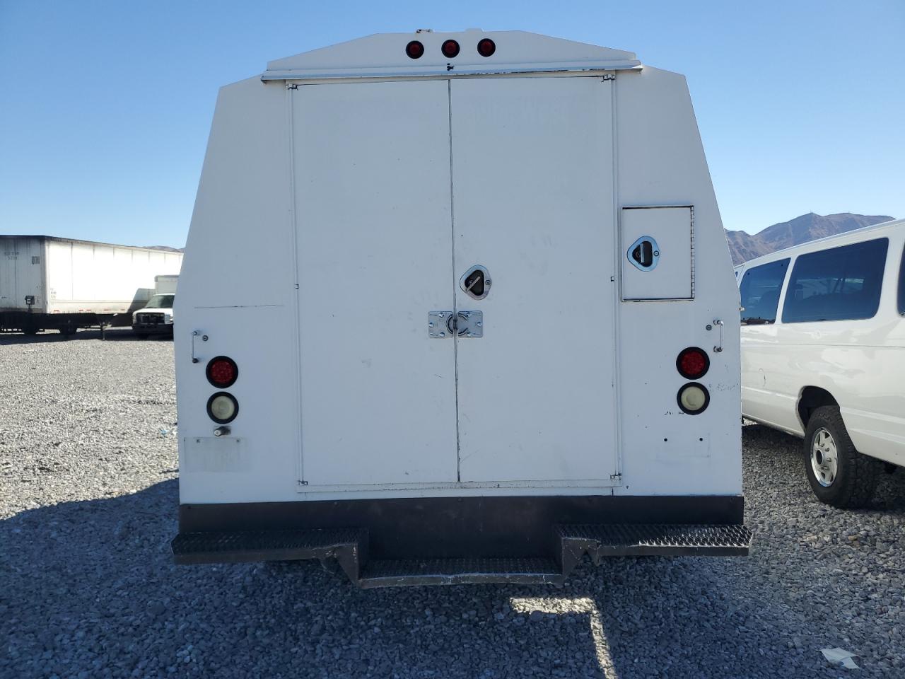 2006 Ford E450 Utility / Service Van VIN: 1FDXE45P86HA51331 Lot: 89667695