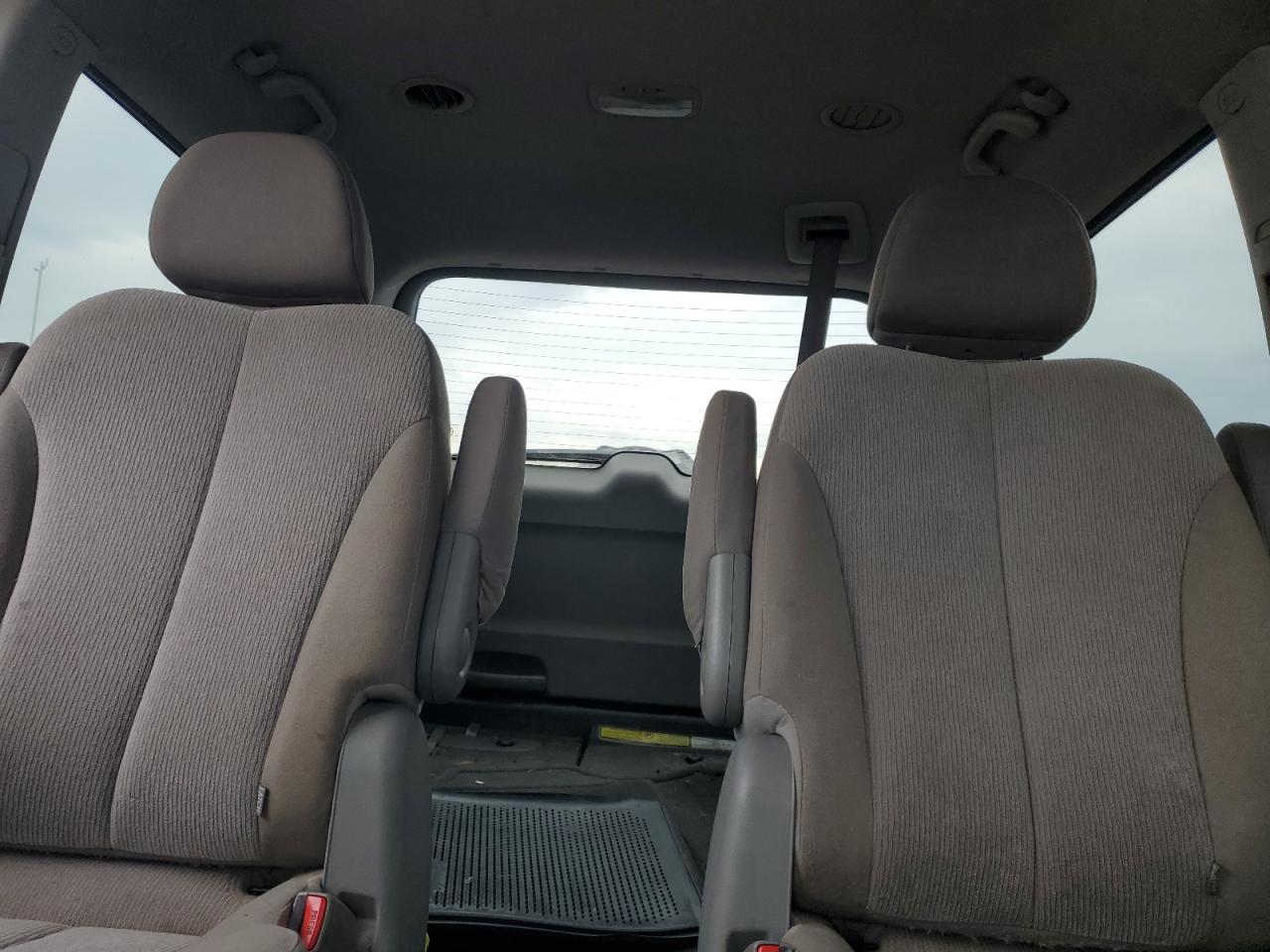 2011 Kia Sedona Lx VIN: KNDMG4C76B6409696 Lot: 85484275