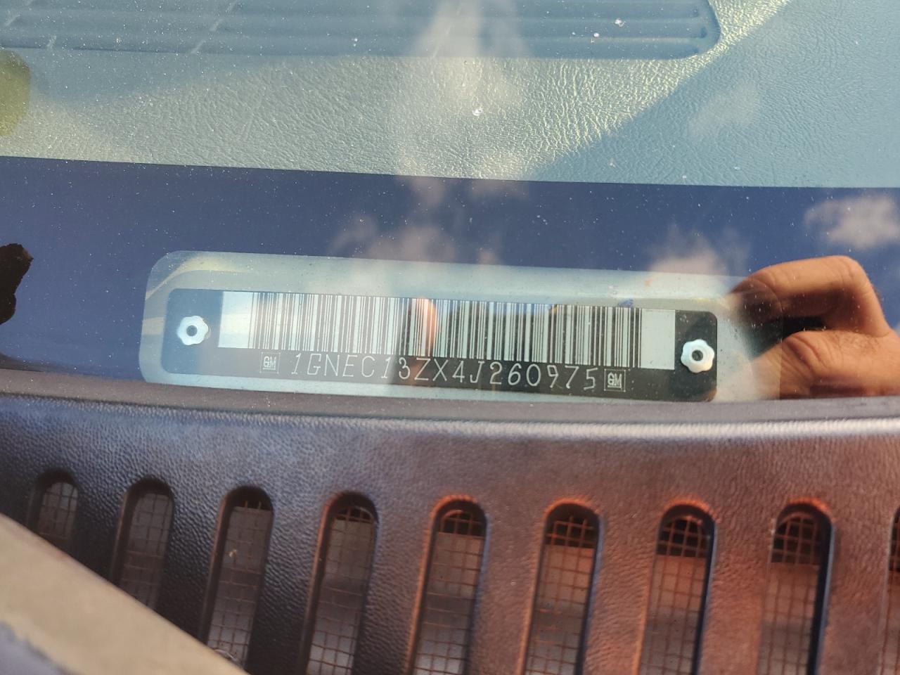 2004 Chevrolet Tahoe C1500 VIN: 1GNEC13ZX4J260975 Lot: 90933835