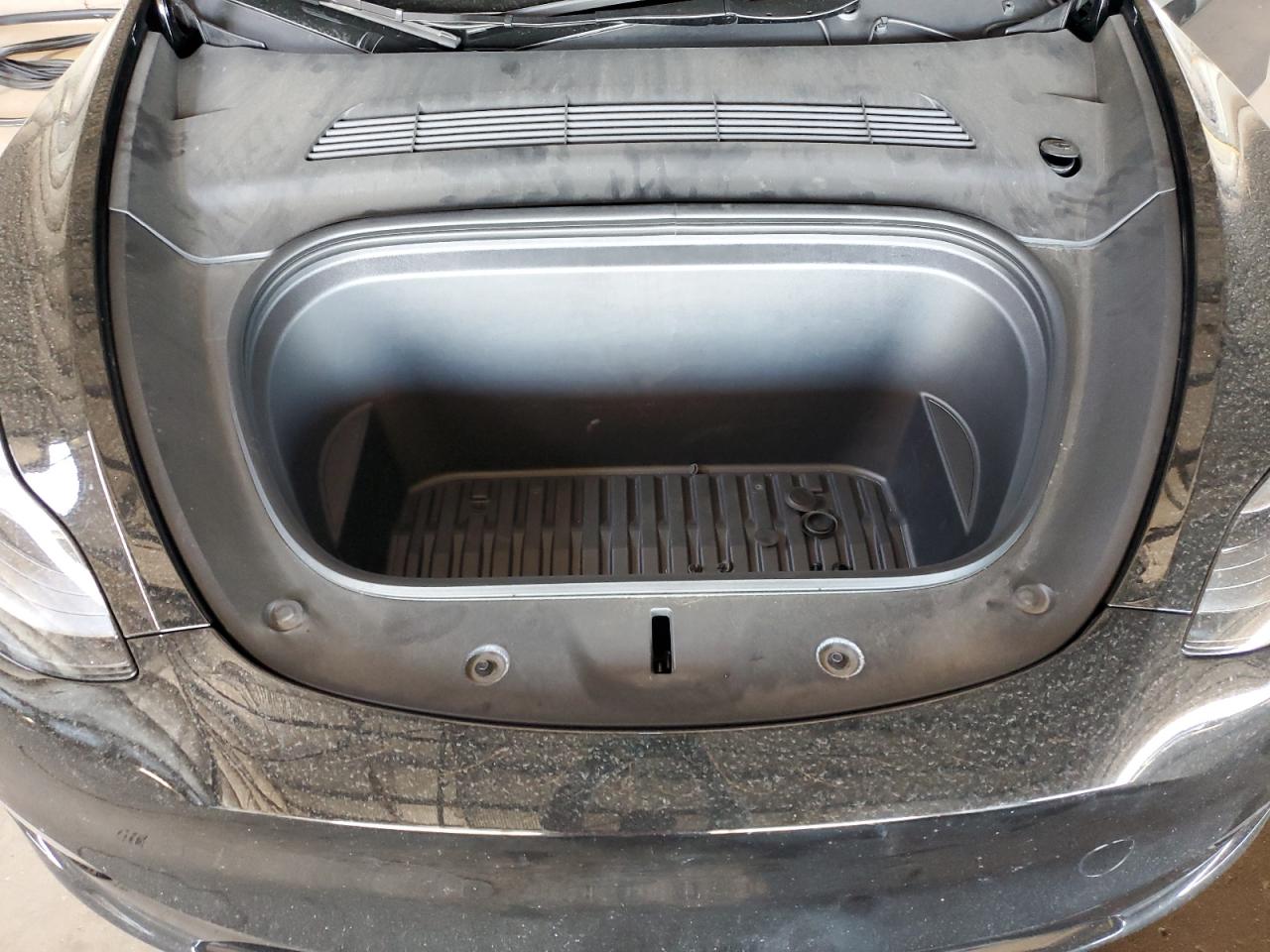 2025 Tesla Model Y VIN: 7SAYGDED2SF270100 Lot: 82744585