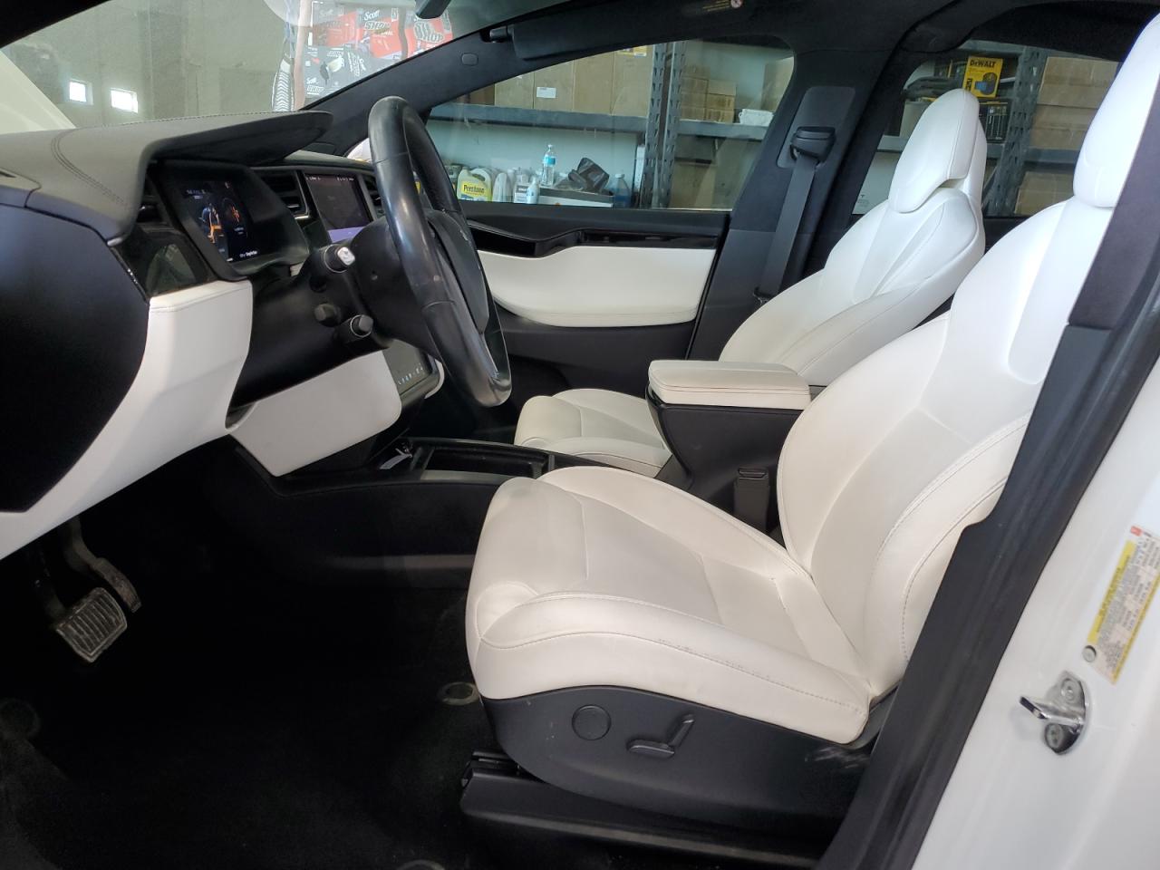 2019 Tesla Model X VIN: 5YJXCBE26KF152946 Lot: 84740005