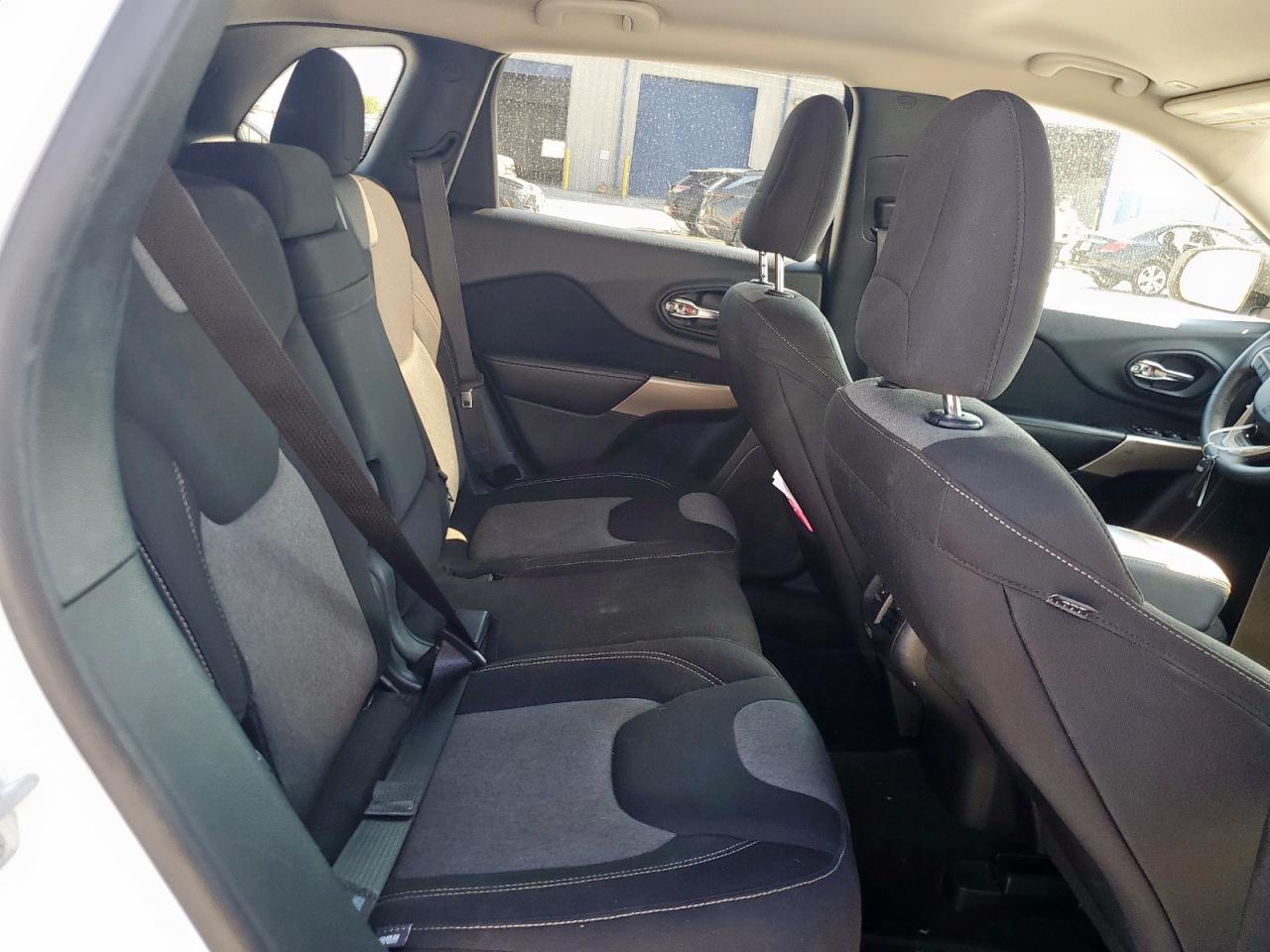 2018 Jeep Cherokee Latitude VIN: 1C4PJLCB5JD560715 Lot: 81867835