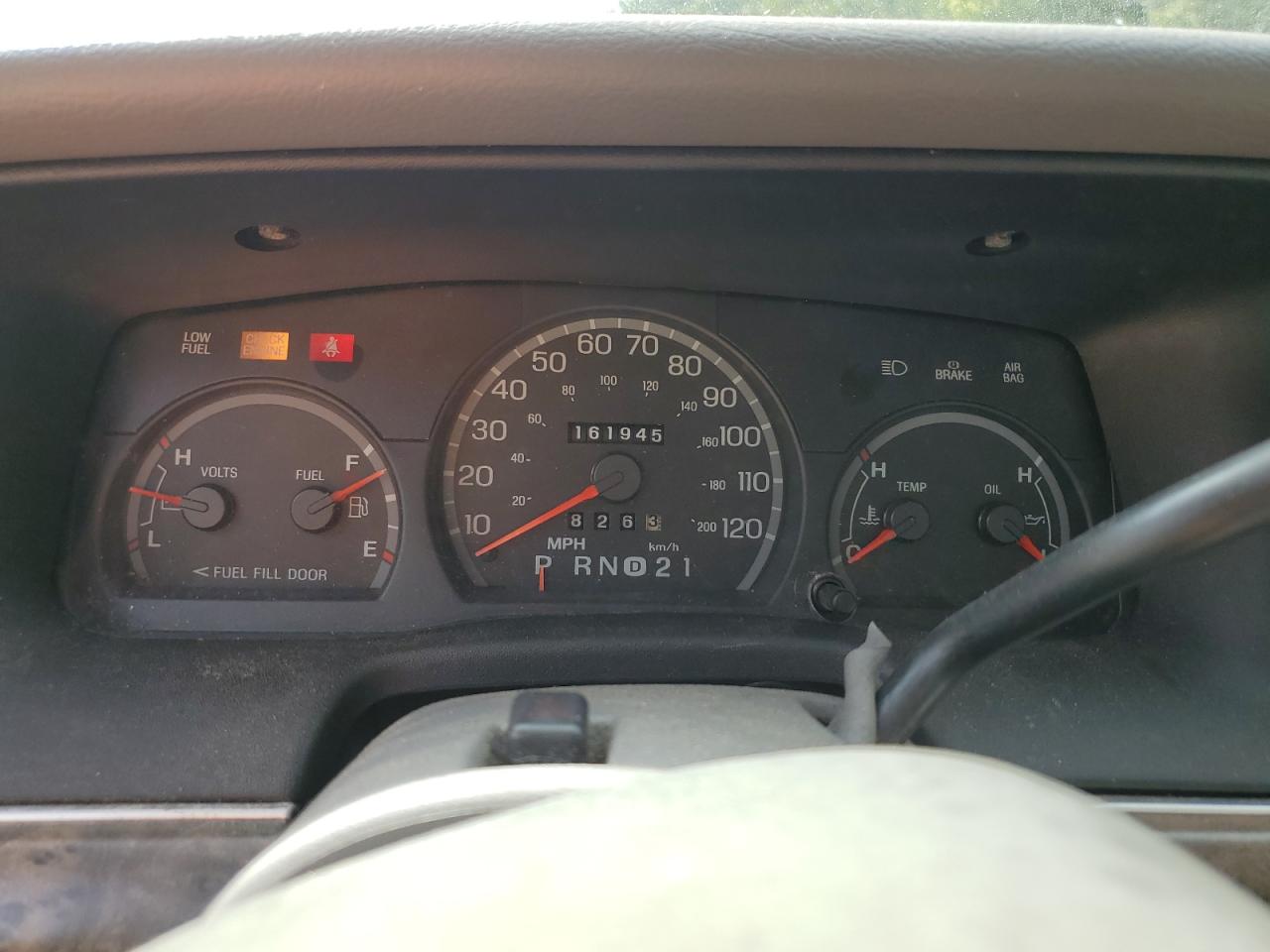 2000 Ford Crown Victoria VIN: 2FAFP73W2YX151021 Lot: 85282615