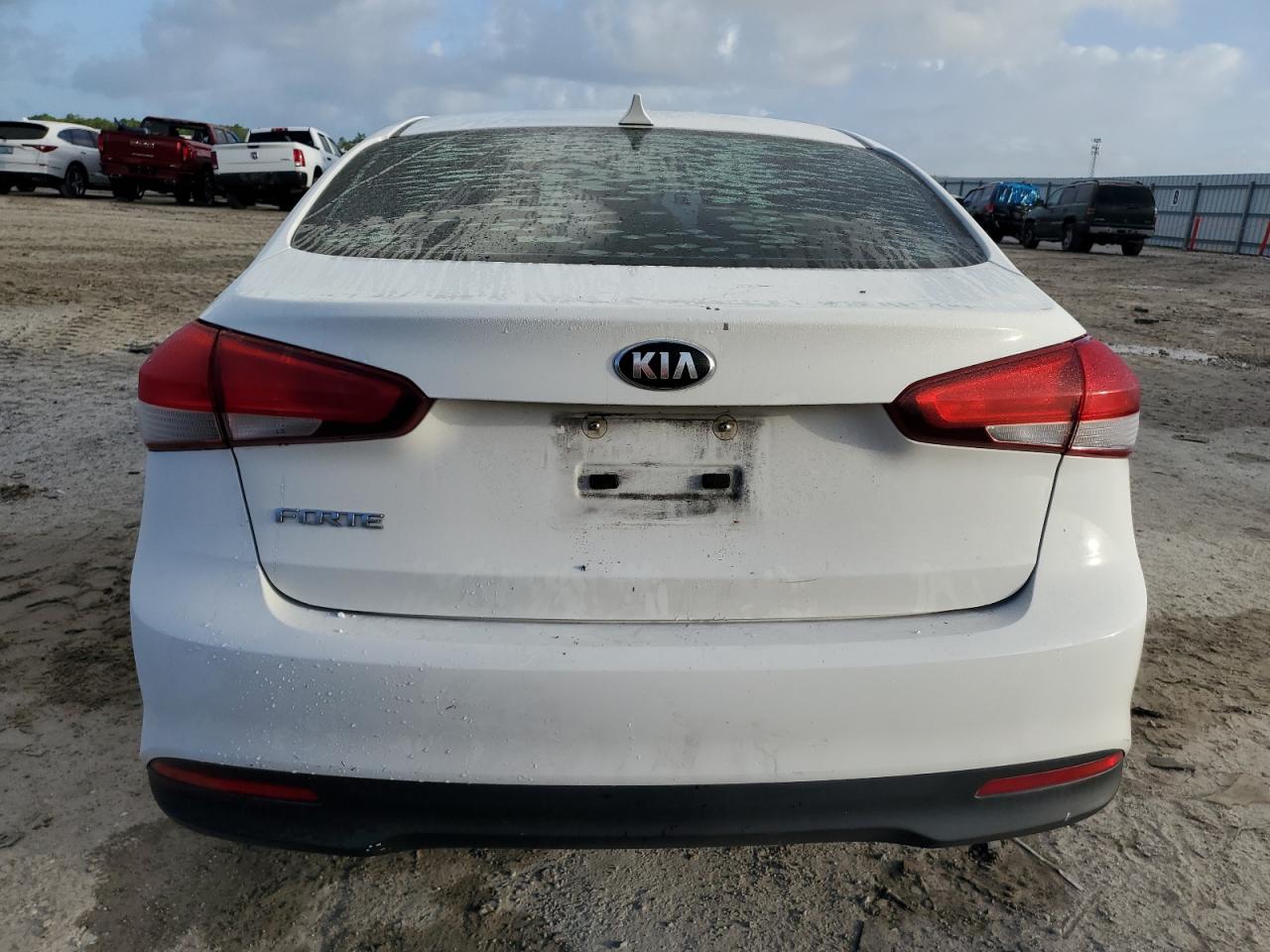 2017 Kia Forte Lx VIN: 3KPFK4A74HE027440 Lot: 85563785