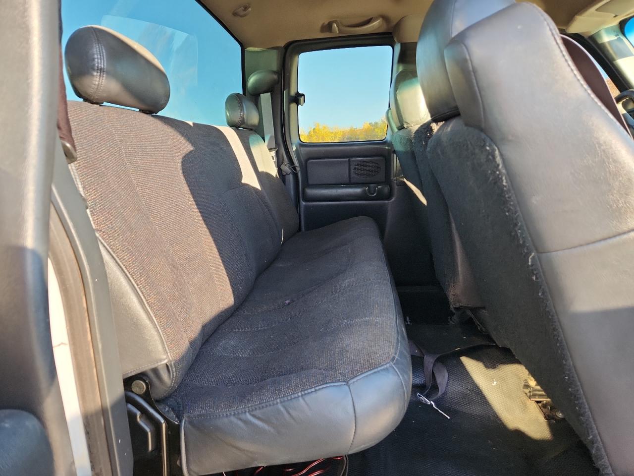 2000 Chevrolet Silverado C1500 VIN: 2GCEC19V5Y1358468 Lot: 87482605