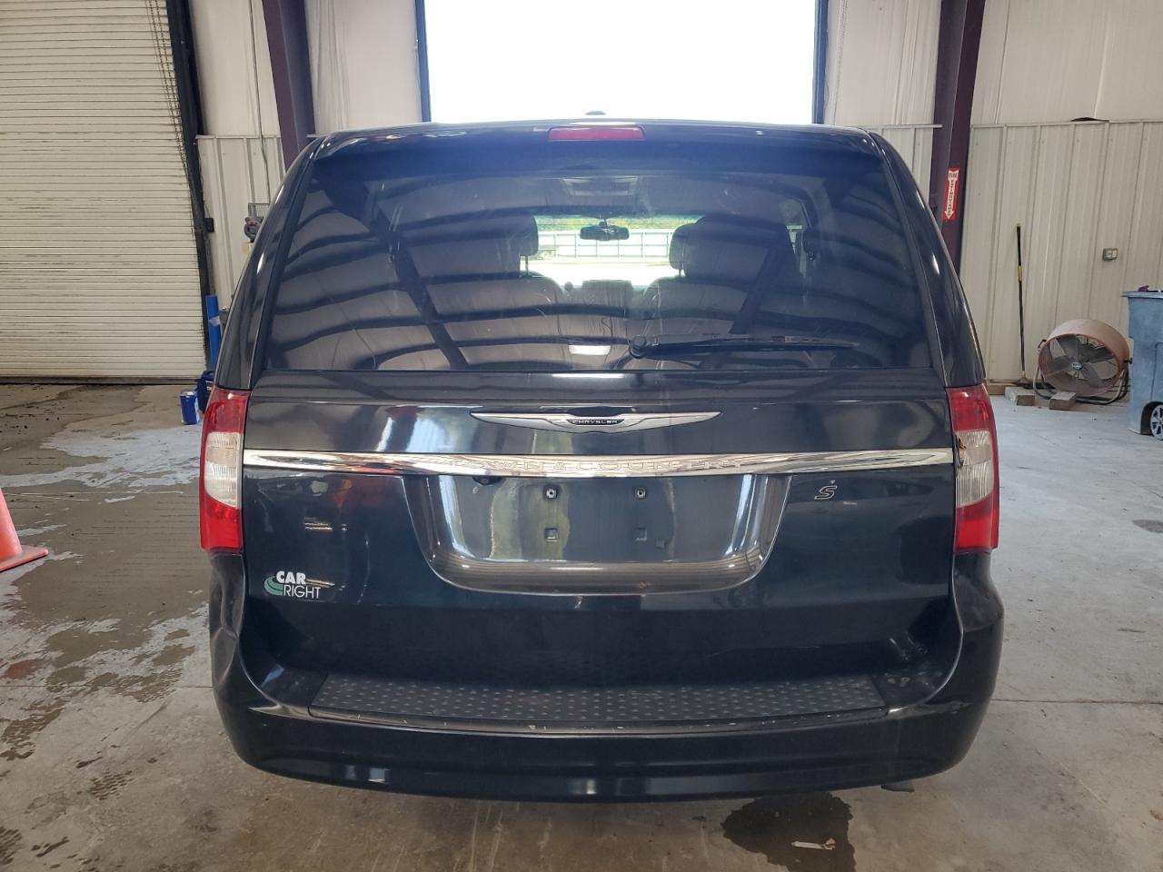 2015 Chrysler Town & Country S VIN: 2C4RC1HG0FR526164 Lot: 82346845