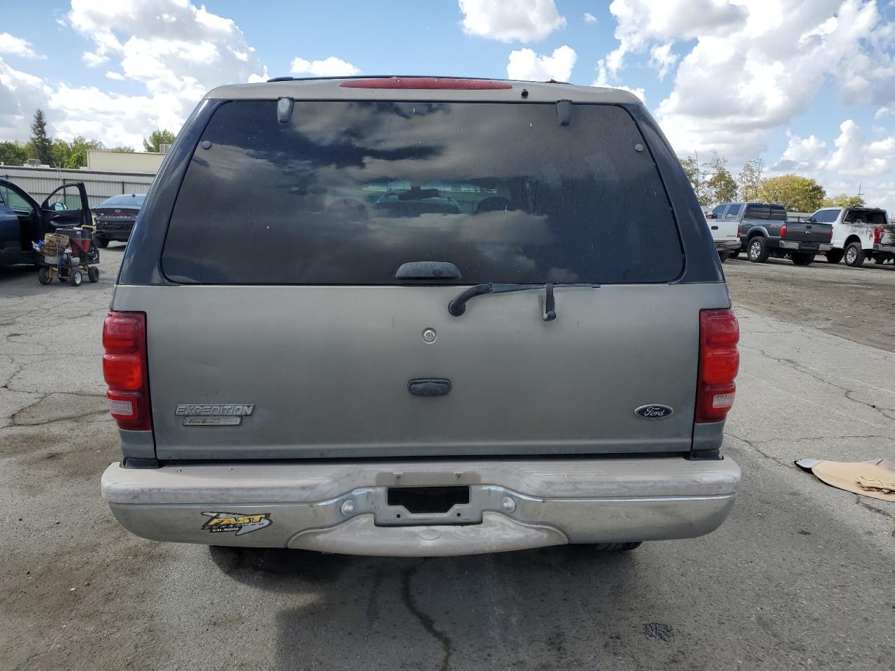 1999 Ford Expedition VIN: 1FMRU1763XLA82435 Lot: 82175915