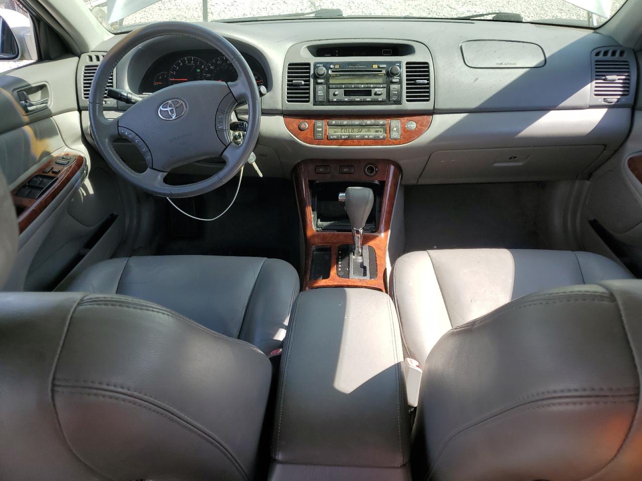 2005 Toyota Camry Le VIN: 4T1BF30K35U614921 Lot: 82188865