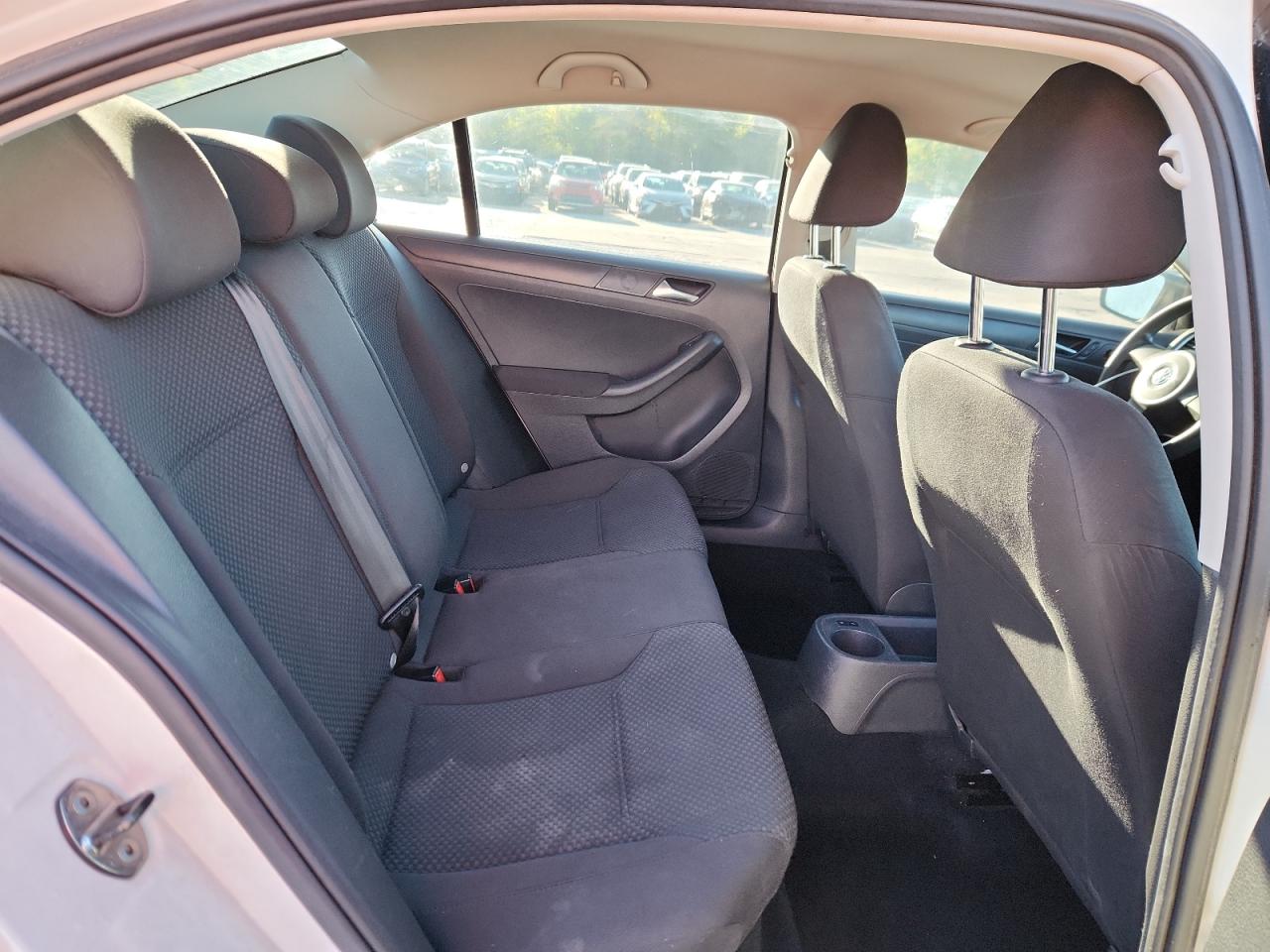 2011 Volkswagen Jetta Base VIN: 3VW2K7AJ0BM400382 Lot: 84521505