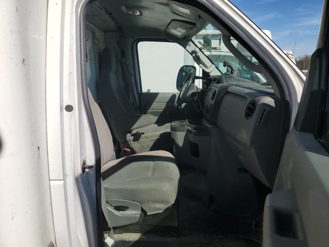 2016 Ford Econoline E350 Super Duty Cutaway Van VIN: 1FDWE3FS5GDC42304 Lot: 81685195