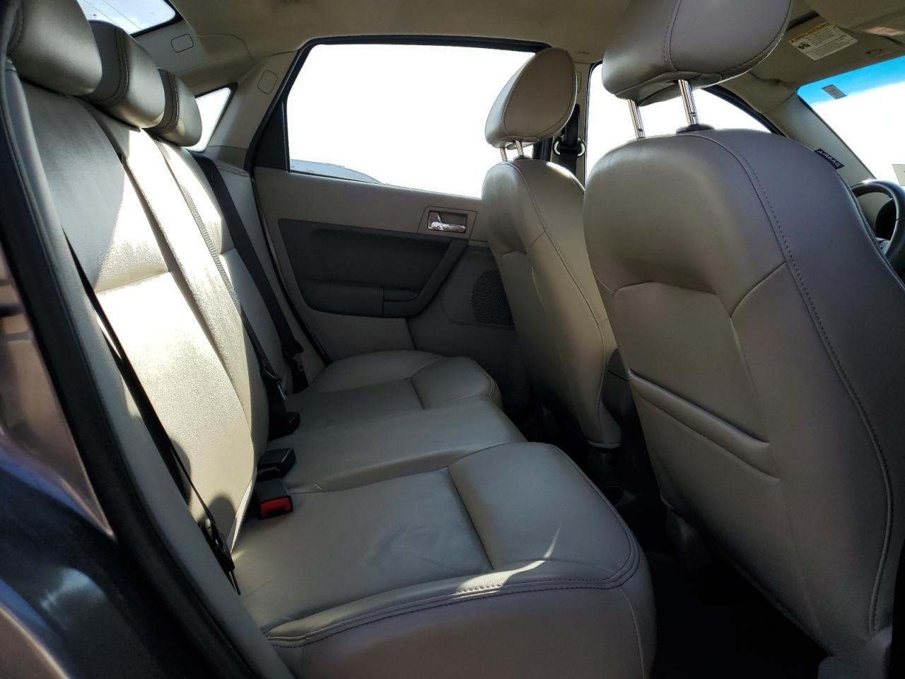 2010 Ford Focus Ses VIN: 1FAHP3GN8AW118223 Lot: 84980635