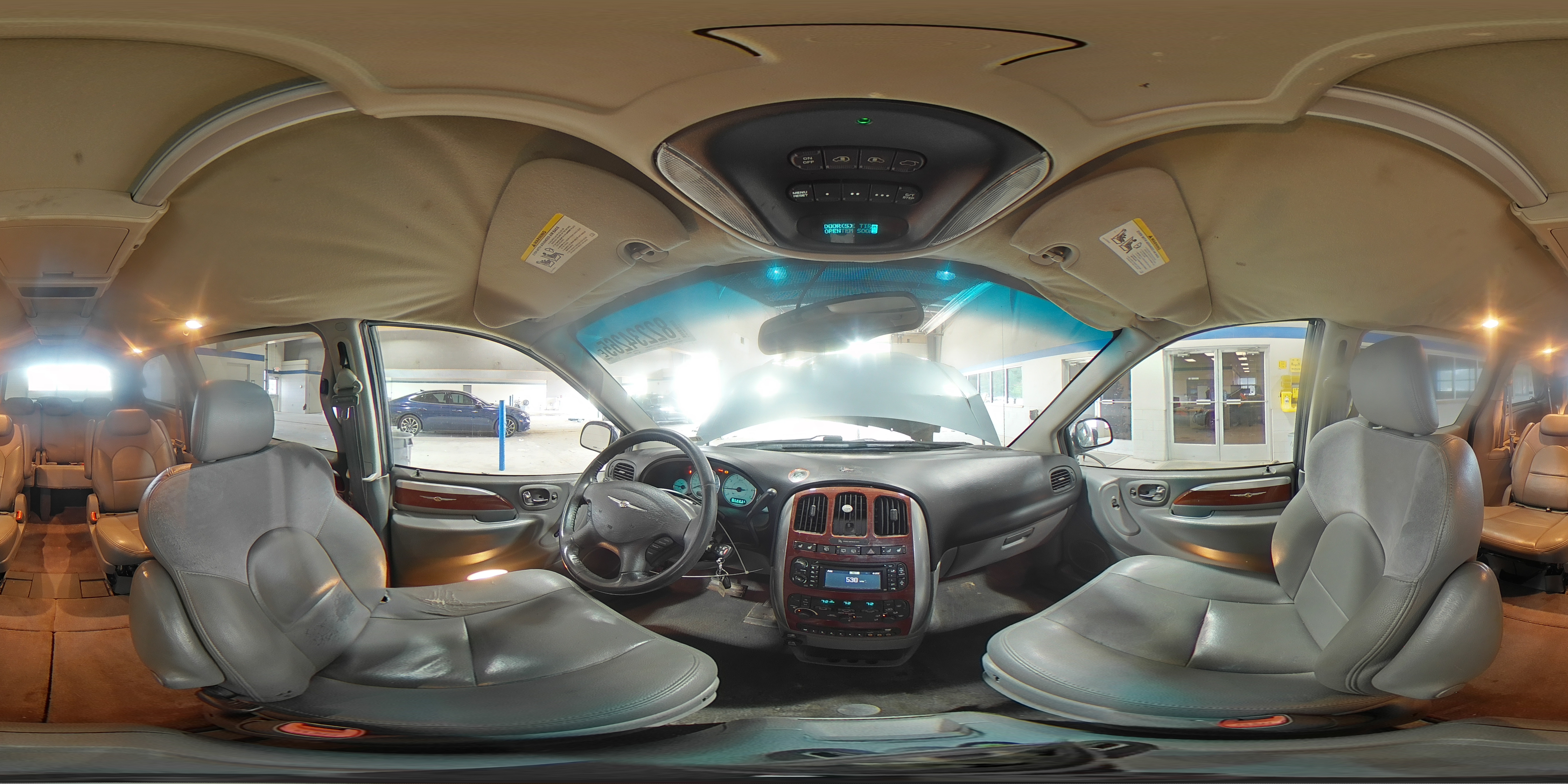 2005 Chrysler Town & Country Limited VIN: 2C8GP64L35R470696 Lot: 82234265