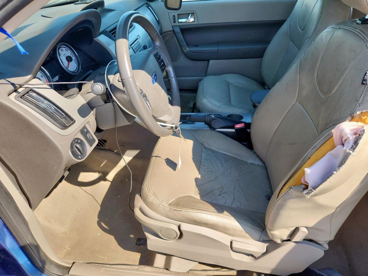 2008 Ford Focus VIN: 1FAHP33NX8W217514 Lot: 81925305