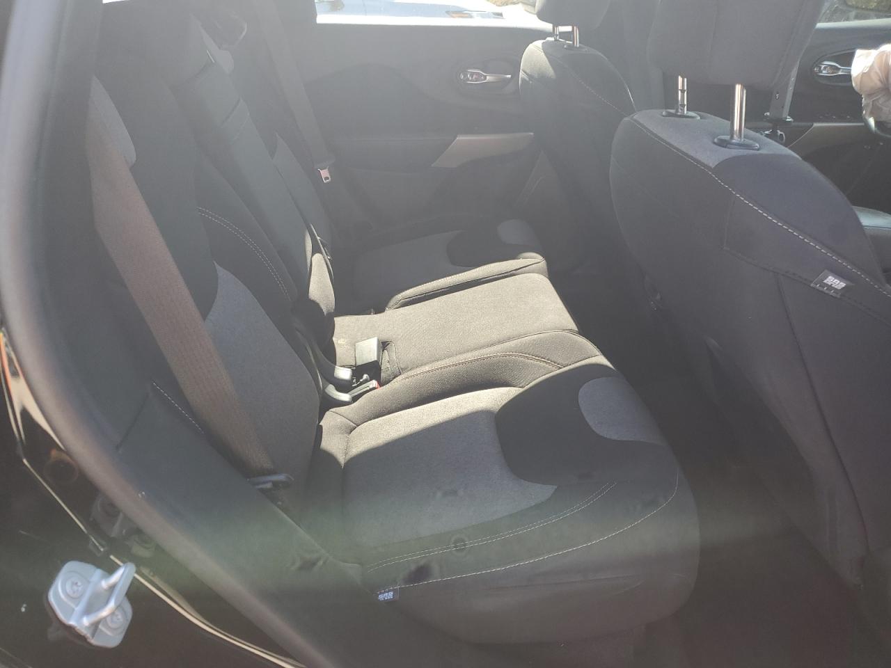 2018 Jeep Cherokee Latitude VIN: 1C4PJLCB4JD615820 Lot: 84973765