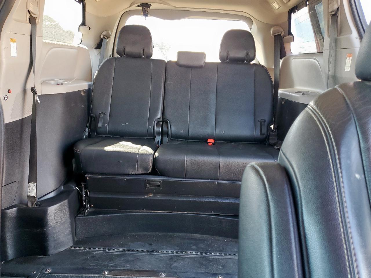 2017 Toyota Sienna Se VIN: 5TDXZ3DCXHS881678 Lot: 82274875