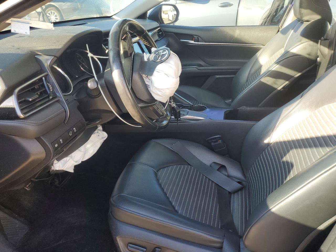 2019 Toyota Camry L VIN: 4T1B11HK3KU808142 Lot: 84701155