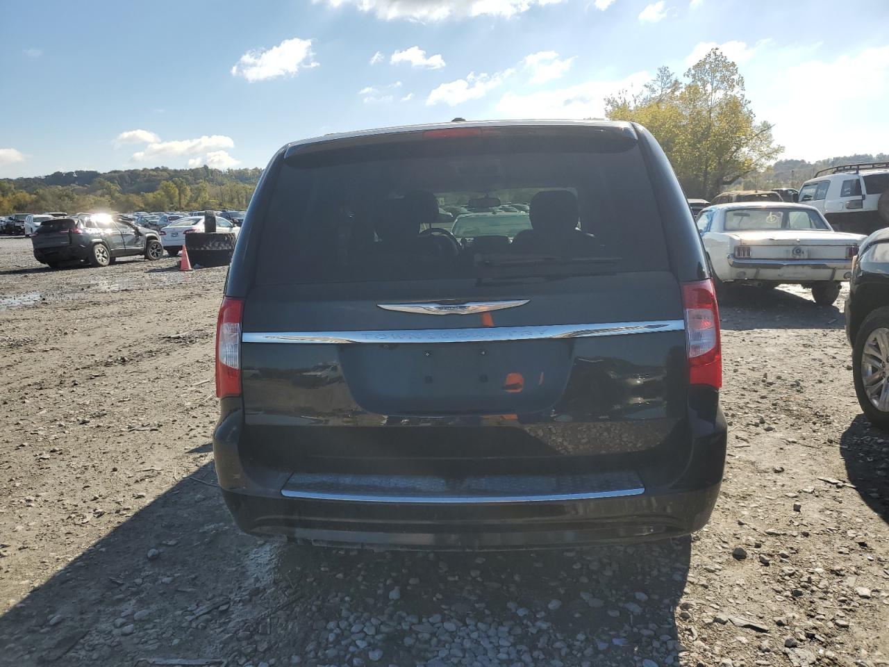 2015 Chrysler Town & Country Touring VIN: 2C4RC1BG9FR611092 Lot: 71677485