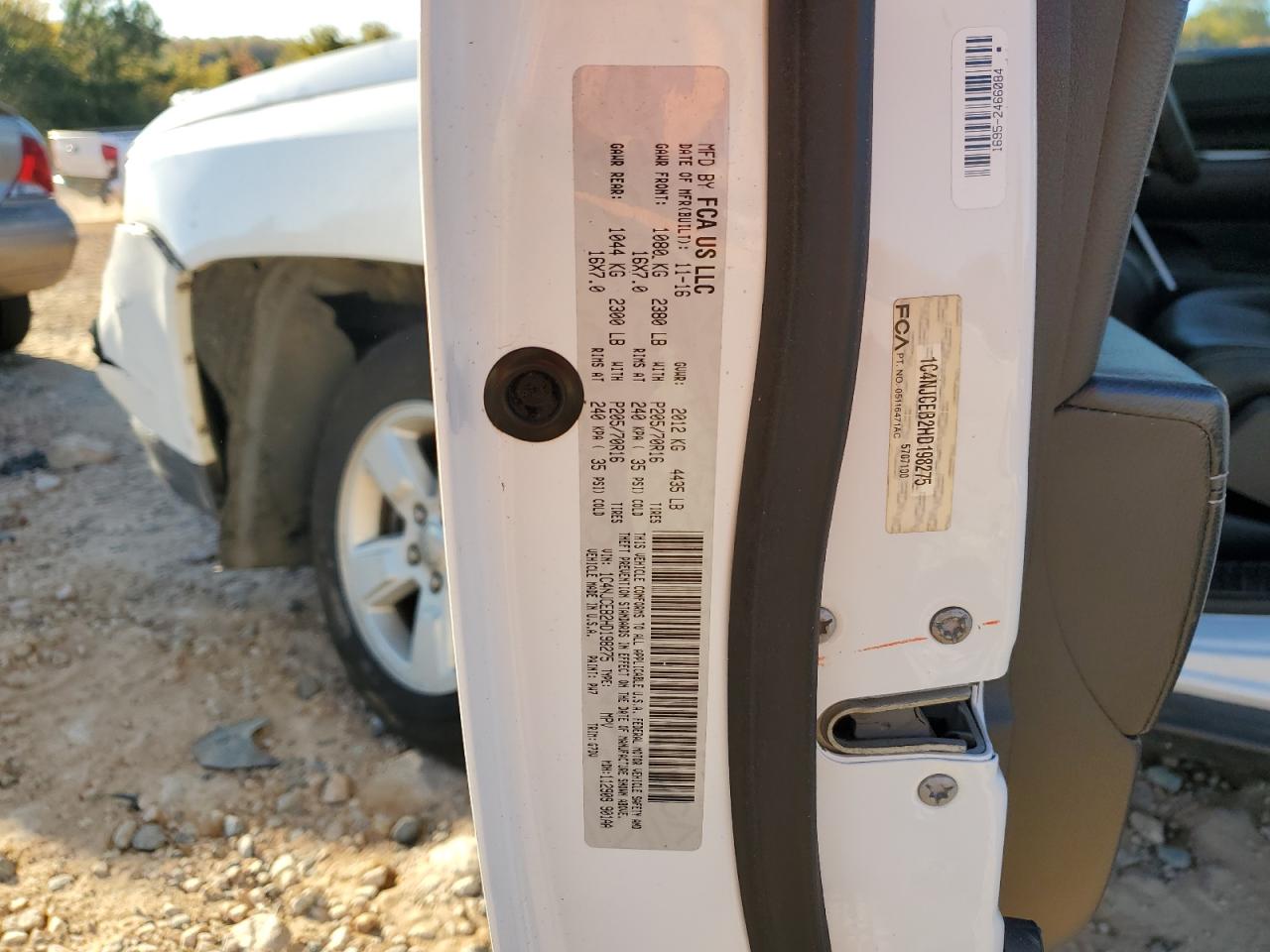 2017 Jeep Compass Latitude VIN: 1C4NJCEB2HD198275 Lot: 82526525