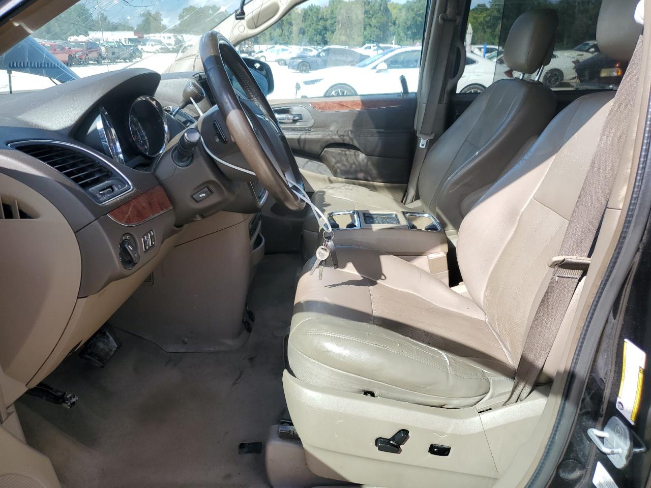 2011 Chrysler Town & Country Touring L VIN: 2A4RR8DG9BR656364 Lot: 85084755