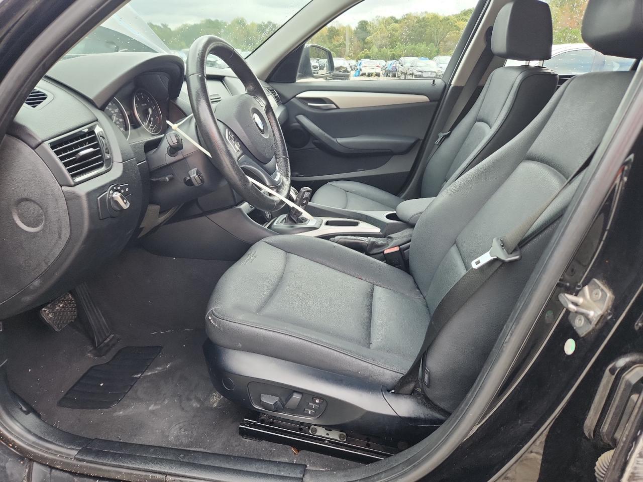 2015 BMW X1 Sdrive28I VIN: WBAVM1C54FV318915 Lot: 90400415