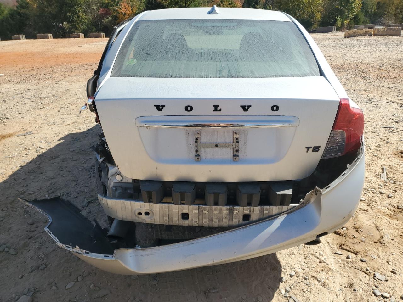 2011 Volvo S40 T5 VIN: YV1672MS0B2546070 Lot: 82730305