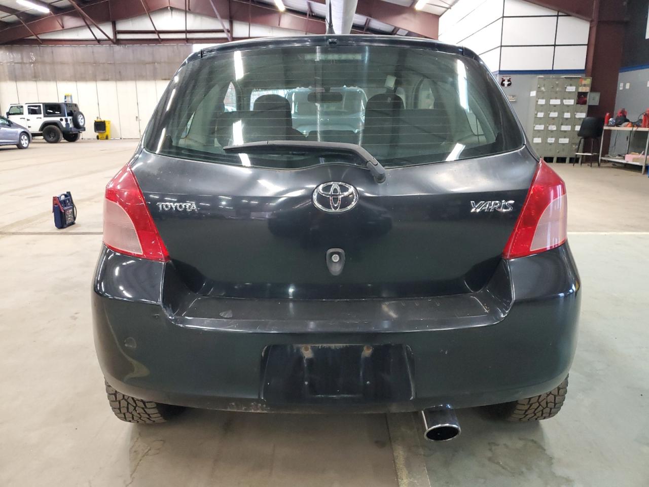 2008 Toyota Yaris VIN: JTDJT923585188844 Lot: 90513575