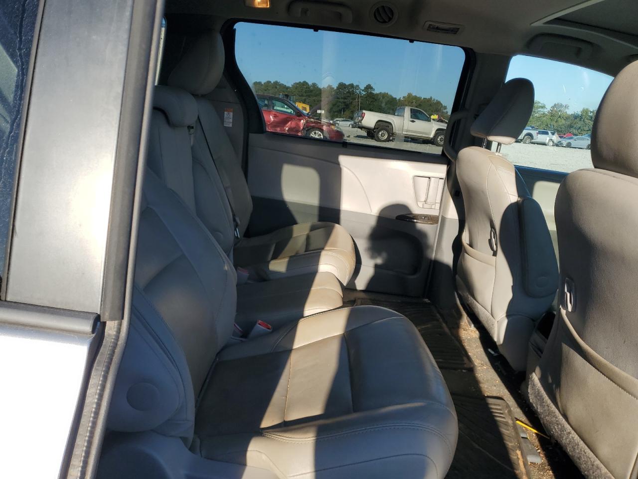 2015 Toyota Sienna Xle VIN: 5TDYK3DC7FS549901 Lot: 82412605