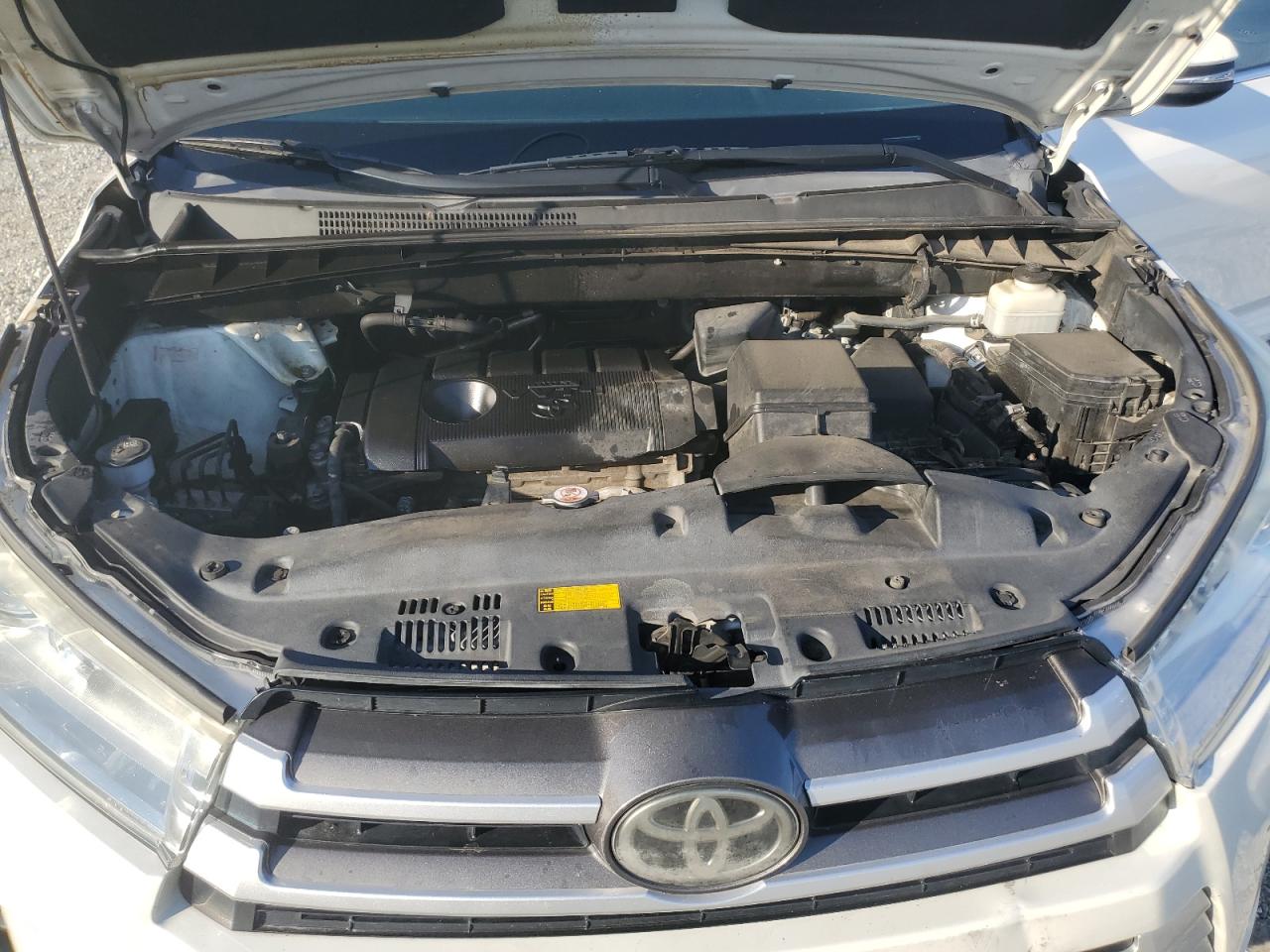 2018 Toyota Highlander Le VIN: 5TDZARFH3JS040562 Lot: 82338505