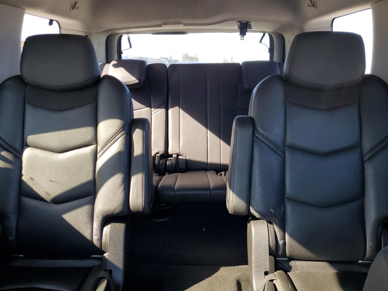 2019 Cadillac Escalade Luxury VIN: 1GYS4BKJ4KR361500 Lot: 89624815