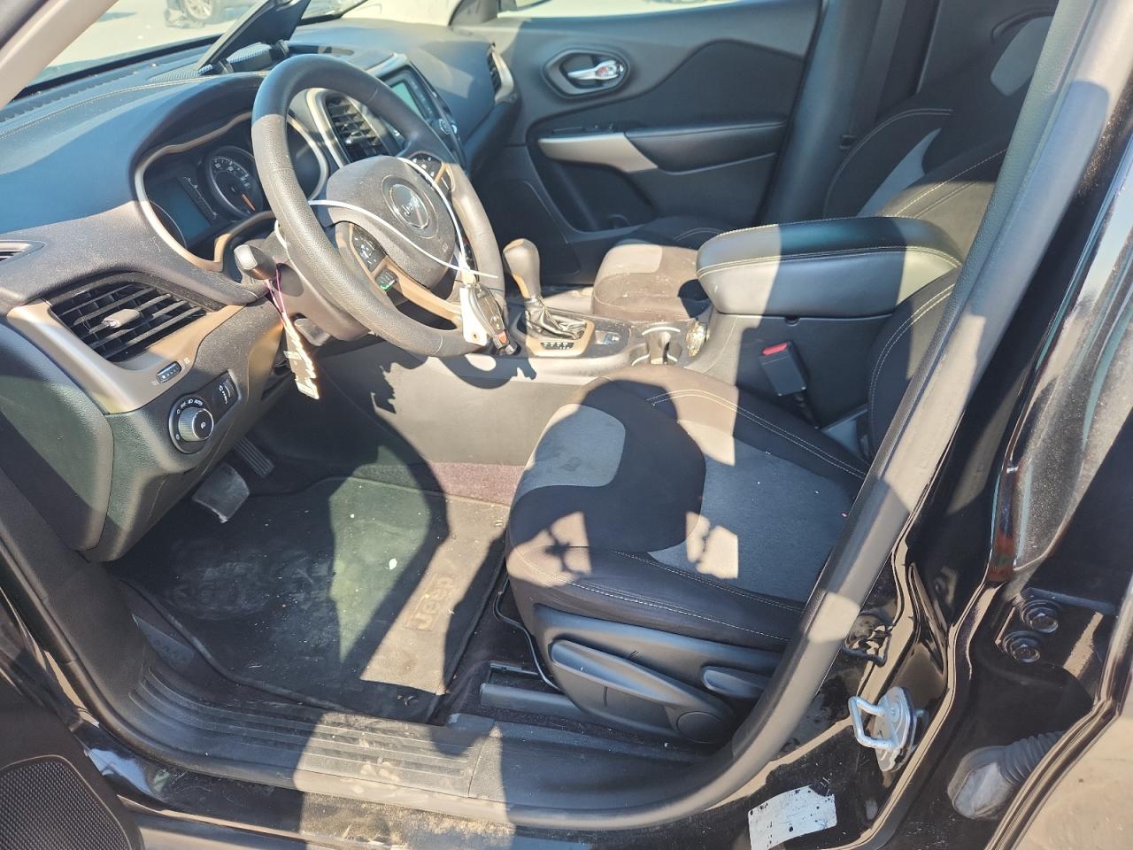 2018 Jeep Cherokee Latitude VIN: 1C4PJLCB2JD566830 Lot: 83982745