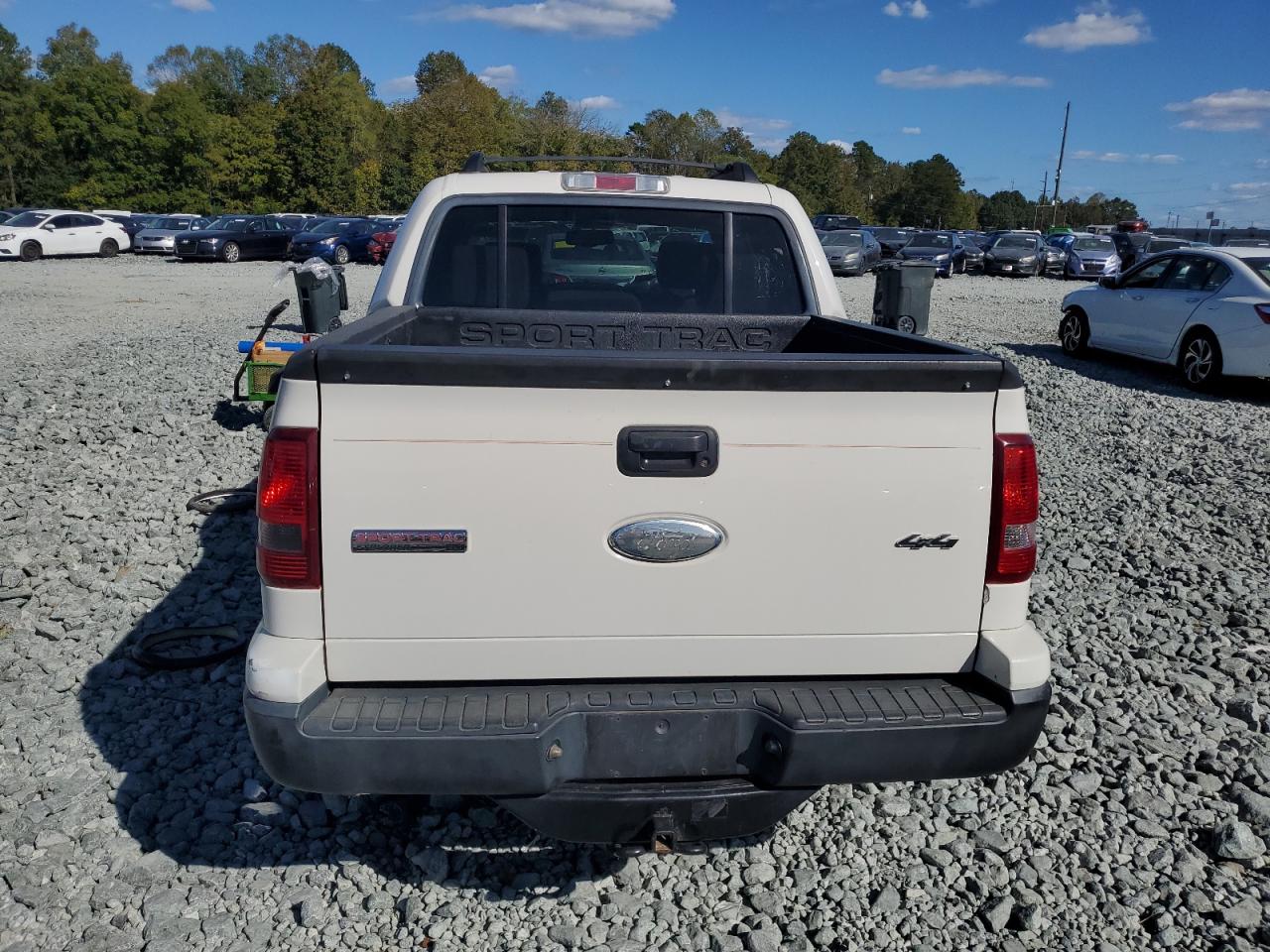 2008 Ford Explorer Sport Trac Xlt VIN: 1FMEU51E08UA17799 Lot: 81999835