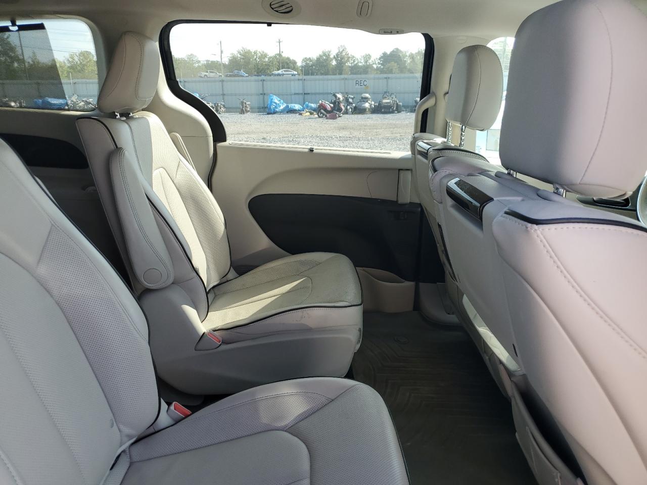 2018 Chrysler Pacifica Hybrid Limited VIN: 2C4RC1N71JR109620 Lot: 82207345